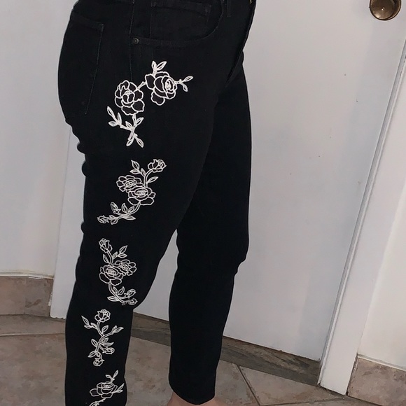 Levi’s women’s charcoal black embroidered flowers 721 high rise skinny 30 - Picture 4 of 15
